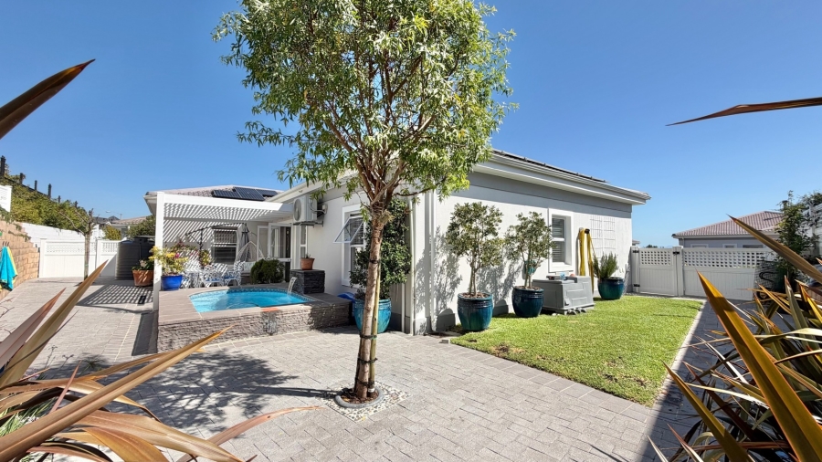 3 Bedroom Property for Sale in Dennegeur Western Cape